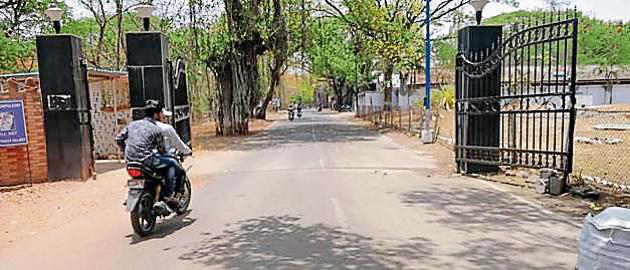 Residents in the neighbourhood of Elliot road were demanding the opening of the stretch for many years.(HT PHOTO) Residents in the neighbourhood of Elliot road were demanding the opening of the stretch for many years.(HT PHOTO)