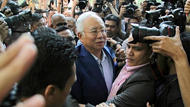 Najib Razak, Malaysia's former prime minister, arrives at the Malaysian Anti-Corruption Commission's headquarters in Putrajaya, Malaysia, on May 22, 2018.(Bloomberg) Najib Razak, Malaysia's former prime minister, arrives at the Malaysian Anti-Corruption Commission's headquarters in Putrajaya, Malaysia, on May 22, 2018.(Bloomberg)