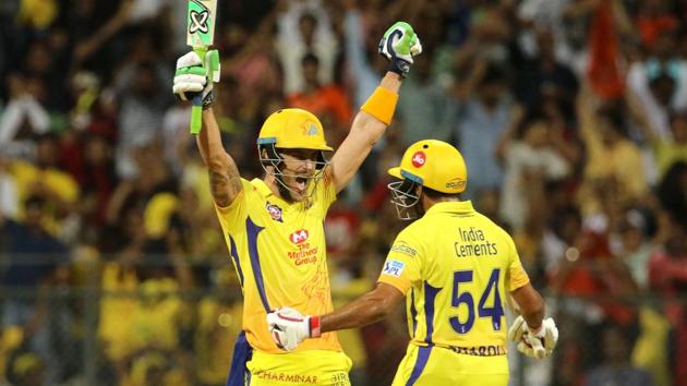 Faf du Plessis celebrates with Shardul Thakur after Chennai Super Kings defeated Sunrisers Hyderabad to enter IPL 2018 final. (BCCI)