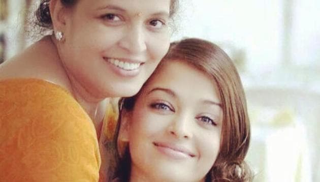 Aishwarya Rai with her mom Vrinda Rai at the 56th Cannes Film Festival in 2003.(Instagram)