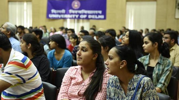 DU admissions 2018: Thirty colleges, including Hindu, Miranda House, and Kamla Nehru College, offer MIL in BA programme.(HT photo)