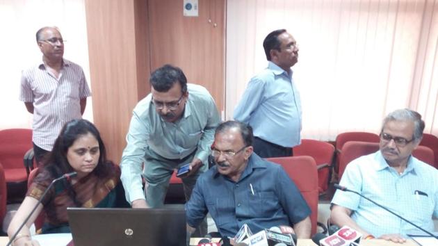 Rajasthan 12th result: Minister of state for education Vasudev Devnani announces the science and commerce exam results at the board’s office.(Deepak Sharma/HT photo) Rajasthan 12th result: Minister of state for education Vasudev Devnani announces the science and commerce exam results at the board’s office.(Deepak Sharma/HT photo)