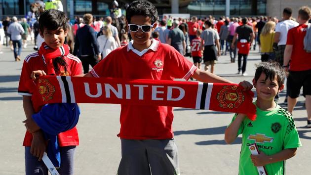 Manchester United fans outside the Wembley stadium before the FA Cup final vs Chelsea on May 19, 2018.(REUTERS)