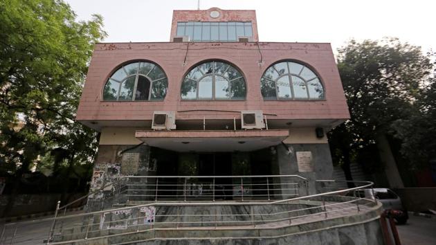 A state office of the INC party appears to be deserted in New Delhi. The Congress is facing a financial crisis that could undermine its ability to wrest power from the ruling Bharatiya Janata Party (BJP) in 2019. For the past five months, Congress leadership has stopped sending the funds required to run its offices in various states. (Anindito Mukherjee / Bloomberg) A state office of the INC party appears to be deserted in New Delhi. The Congress is facing a financial crisis that could undermine its ability to wrest power from the ruling Bharatiya Janata Party (BJP) in 2019. For the past five months, Congress leadership has stopped sending the funds required to run its offices in various states. (Anindito Mukherjee / Bloomberg)