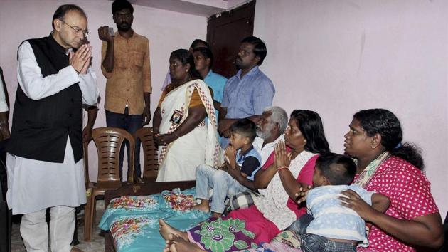 File photo of union finance minister Arun Jaitley visiting family members of slain RSS worker Rajesh Edavakode in Thiruvananthapuram.(PTI/File Photo) File photo of union finance minister Arun Jaitley visiting family members of slain RSS worker Rajesh Edavakode in Thiruvananthapuram.(PTI/File Photo)