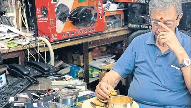 Satish Sundra, a toy shop owner also happens to be a talking encyclopedia of Delhi’s every worthy big and small eatery. (HT photo) Satish Sundra, a toy shop owner also happens to be a talking encyclopedia of Delhi’s every worthy big and small eatery. (HT photo)