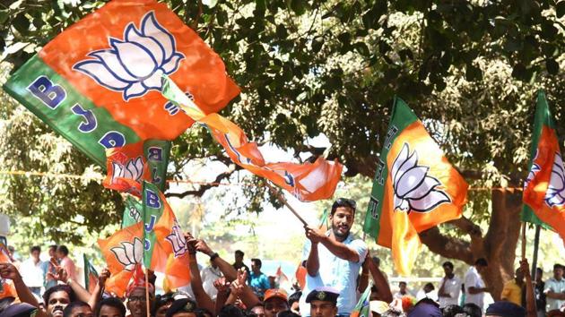 The survey results show that anti-incumbency has been catching up with the Narendra Modi government and BJP’s lead vis-à-vis the Congress has fallen to less than half in the past one year.(HT File Photo)