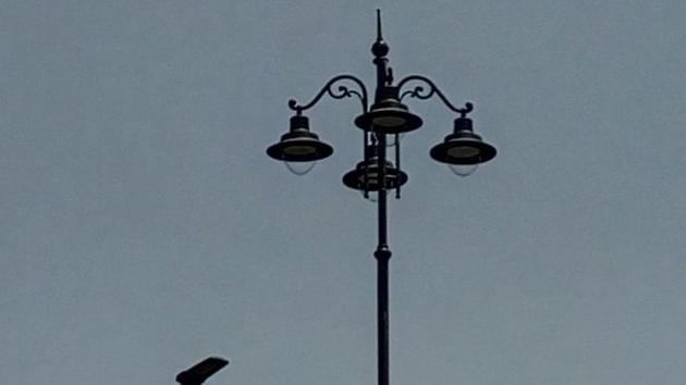 The new lamp post. (HT) The new lamp post. (HT)