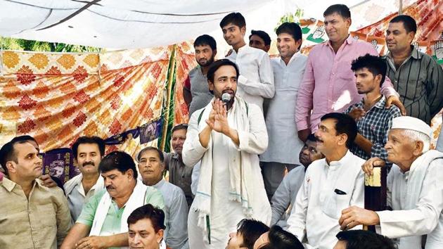 Rashtriya Lok Dal leader Jayant Choudhury at a gathering in Bhainswal village. under Kairana Lok Sabha constituency.(HT Photo)