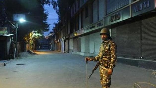 A paramilitary soldier stands guard during curfew in Srinagar. A J&K police report blames distraction caused by the use of smartphones by police personnel for spike in weapon-snatching incidents in the Valley. (Waseem Andrabi/HT File Photo) A paramilitary soldier stands guard during curfew in Srinagar. A J&K police report blames distraction caused by the use of smartphones by police personnel for spike in weapon-snatching incidents in the Valley. (Waseem Andrabi/HT File Photo)