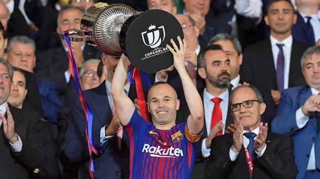 Andres Iniesta (C) left FC Barcelona after 16 seasons to join Japanese club Vissel Kobe.(AFP)