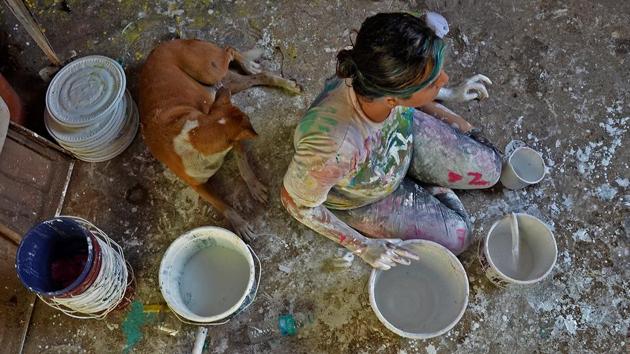 The slums at Khar Danda were painted in bright, cheerful colours under the Chal Rang De initiative, which aims to alter the bleak, gloomy image of urban slums. (Ragul Krishnan/HT PHOTO)