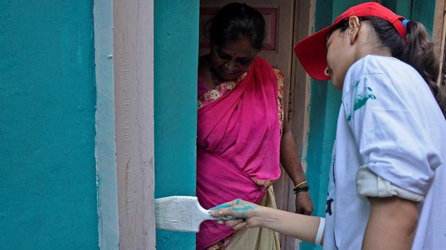 The first slums in Mumbai to get a makeover were in Asalpha village, Ghatkopar, in December 2017. (Ragul Krishnan/HT PHOTO)