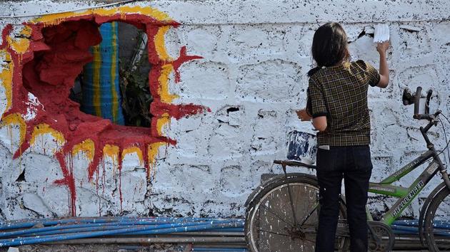 Chal Rang De is a CSR initiative started by FruitBowl Digital, in collaboration with Mumbai Metro One, Snowcem Paints and Co.Lab.Oratory Asia. (Ragul Krishnan/HT PHOTO)