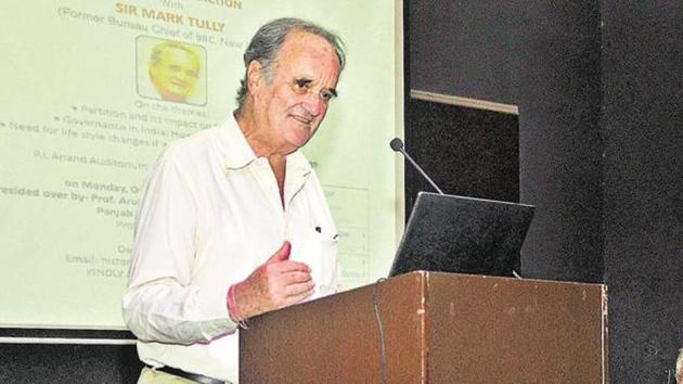 Journalist and author Mark Tully. (HT Photo) Journalist and author Mark Tully. (HT Photo)
