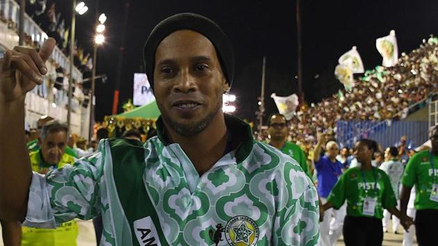 Ronaldinho started dating Priscilla Coelho first around 2013, before meeting Beatriz Souza in 2016, but the Barcelona great has denied reports that he will marry the duo.(AFP)