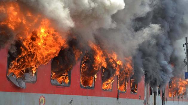 Smoke billows out of the two bogies of Andhra Pradesh AC Superfast Express which caught fire near Birlanagar station, in Gwalior, Madhya Pradesh on May 21, 2018. (HT Photo)