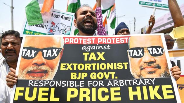 Activists of Congress party carry placards during a protest against the rise of petrol and diesel prices in Mumbai, Maharashtra on May 24, 2018. (Indranil Mukherjee / AFP)