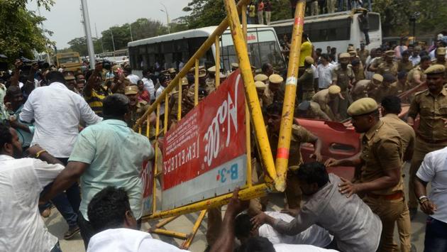 Members of the Darvida Munetra Kazhagam (DMK) political party and opposition groups clashes with police during a protest against the killings of protesters in Tuticorin, during a protest in Chennai, Tamil Nadu on May 24, 2018. (Arun Sankar / AFP)
