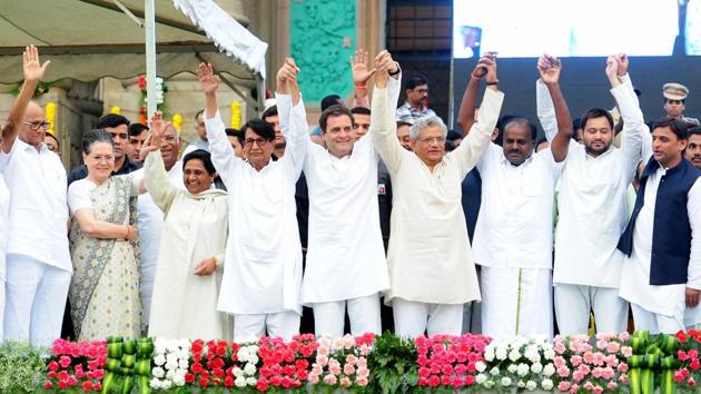 Newly sworn-in Karnataka Chief Minister H D Kumaraswamy with Congress President Rahul Gandhi, Bahujan Samaj Party (BSP) leader Mayawati, Congress leader Sonia Gandhi, Samajwadi Party (SP) leader Akhilesh Yadav, RJD leader Tejashwi Yadav, Communist Party of India (Marxist) General Secretary Sitaram Yechury and others during the swearing-in ceremony of Kumaraswamy, in Bengaluru, Karnataka on May 23, 2018. (Shailendra Bhojak / PTI)