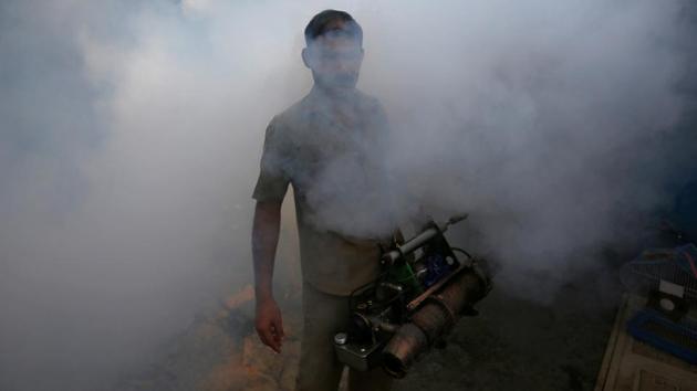 A municipal worker fumigates a residential area to prevent the spread of dengue fever and other mosquito-borne diseases in Mumbai, Maharashtra on May 24, 2018. (Francis Mascarenhas / REUTERS)
