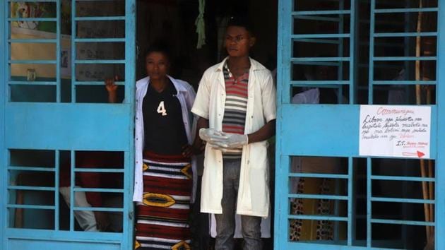 Medical workers are seen at the health centre in the commune of Wangata during a vaccination campaign against the outbreak of Ebola, in Mbandaka, Democratic Republic of Congo, May 23, 2018. (REUTERS Photo) Medical workers are seen at the health centre in the commune of Wangata during a vaccination campaign against the outbreak of Ebola, in Mbandaka, Democratic Republic of Congo, May 23, 2018. (REUTERS Photo)