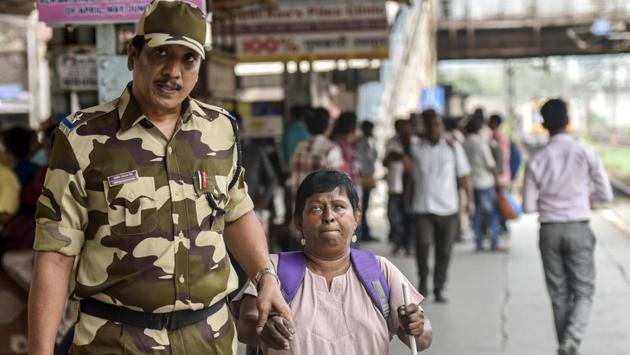 A security gaurd helps a blind woman at Currey Road in Mumbai,Maharashtra on May 23, 2018. (Kunal Patil / HT Photo)