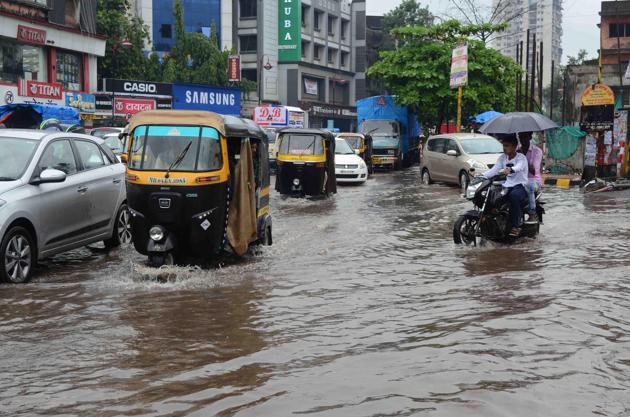 Shivaji Chowk in Kalyan was comletely water-logged during monsoon in June last year(HT FILE)