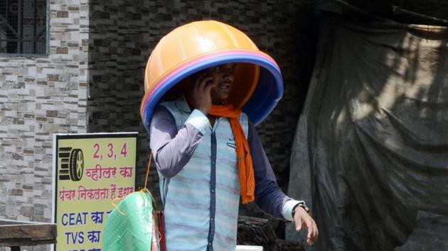 The heat wave in Delhi continues with no relief of rain expected until next week.(Rishikesh Choudhary/ HT Photo)