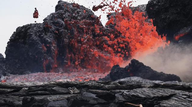 Lava erupts from a Kilauea volcano fissure in Leilani Estates, on Hawaii's Big Island, on Thursday in Hawaii.(AFP photo)