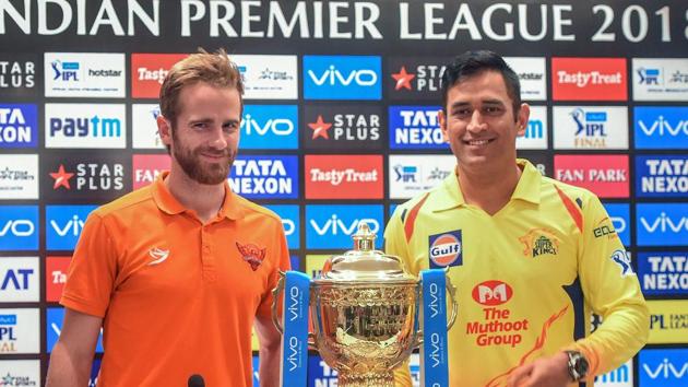 Sunrisers Hyderabad (SRH) captain Kane Williamson (L) and Chennai Super Kings (CSK) captain MS Dhoni with the Indian Premier League (IPL) trophy. (PTI)