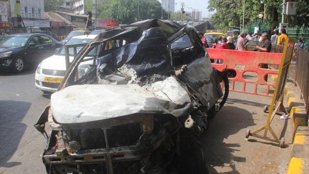 Hit by the bus from the rear, the truck driver lost control, as a result of which it crossed the divider and rammed into a SUV and container truck coming from the opposite direction.(HT/REPRESENTATIVE IMAGE)