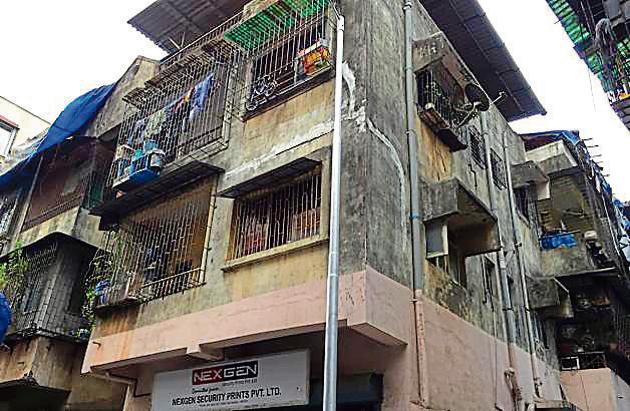 The accused killed the woman in her house at Turbhe on Thursday and the body was found on Saturday. (Bachchan Kumar/Hindustan Times) The accused killed the woman in her house at Turbhe on Thursday and the body was found on Saturday. (Bachchan Kumar/Hindustan Times)