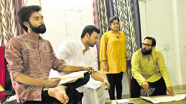 Actor Girish Pardesi (second from right) during a practice session of the Hindi adaptation of The Just Assassins.(HT PHOTO)