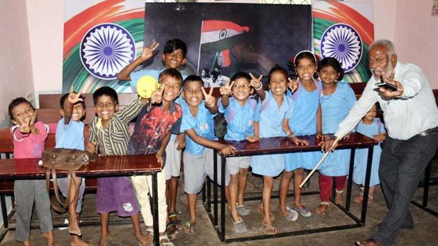 Odisha tea-seller D Prakash Rao with some of his students.(HT/Arabinda Mahapatra) Odisha tea-seller D Prakash Rao with some of his students.(HT/Arabinda Mahapatra)