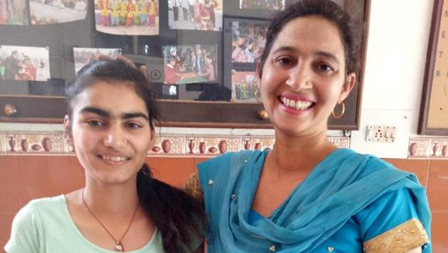 Divya was in Class 9 when she started losing her vision. (HT Photo) Divya was in Class 9 when she started losing her vision. (HT Photo)