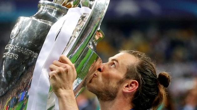 Real Madrid's Gareth Bale celebrates winning the Champions League by kissing the trophy. (REUTERS) Real Madrid's Gareth Bale celebrates winning the Champions League by kissing the trophy. (REUTERS)