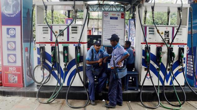 Employees at a petrol Pump in Kolkata on Saturday, as the fuel prices remain at record high level.(PTI File Photo) Employees at a petrol Pump in Kolkata on Saturday, as the fuel prices remain at record high level.(PTI File Photo)