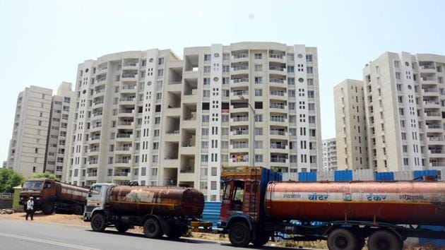 Residential housing societies pay exorbitant prices to water tankers to get water for their daily needs.(Shankar Narayan/HT Photo)