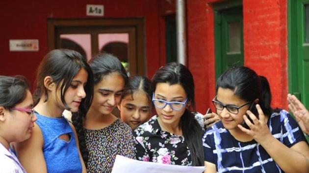 CBSE Class 10 result 2018: The total number of candidates who have secured more than 90% and above is 1,31,493. And 27,476 students have secured more than 95%.(File photo) CBSE Class 10 result 2018: The total number of candidates who have secured more than 90% and above is 1,31,493. And 27,476 students have secured more than 95%.(File photo)
