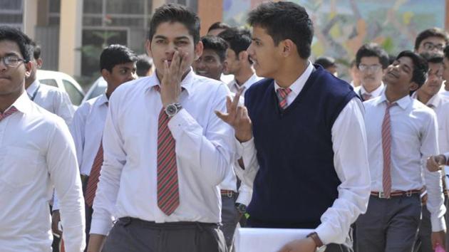 Students of CBSE board Class 10 coming out from the examination centre after appearing in Hindi paper in Lucknow, UP.(Deepak Gupta/HT file photo)