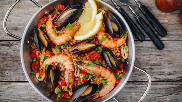Here’s how to get pregnant fast and easy. Try seafood diet to increase your libido.(Shutterstock)