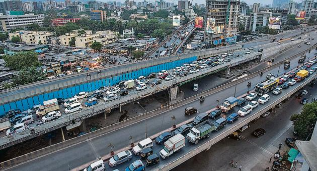The northbound stretch, towards Thane, of the Amar Mahal flyover at Chembur was opened for motorists on Monday.(HT Photo)