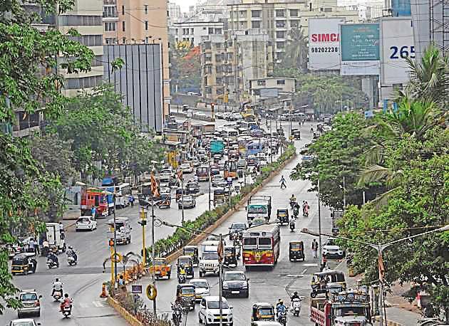 The Teli Gali junction is a traffic bottleneck.(HT Photo)