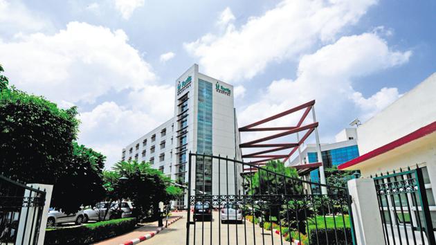 Fortis has been in the middle of a five-way bidding war with local and international suitors wanting to invest in the firm or buy it.(Ramesh Pathania/Mint)