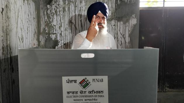 SAD candidate Naib Singh Kohar after casting his vote in Kohar Kalan village in Shahkot on Monday. (Pardeep Pandit/HT )