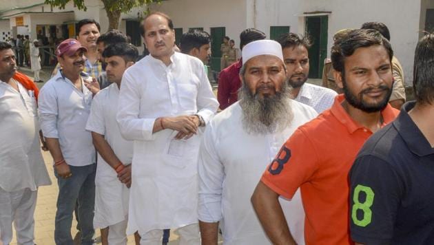 BJP MLA Suresh Rana, 4th from right, waits in a queue to cast his votes for Kairana parliamentary constituency bypolls, in Shamli on Monday, May 28, 2018.(PTI)