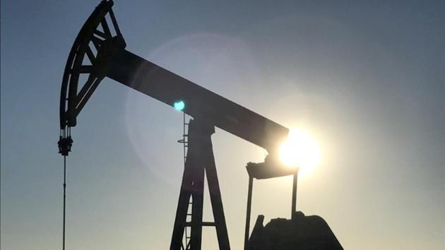 Oil earlier in May rose to a 3 1/2-year high after US President Donald Trump decided to renew sanctions on Iran and as plunging Venezuelan output fueled concerns over disruptions.(Reuters File Photo)
