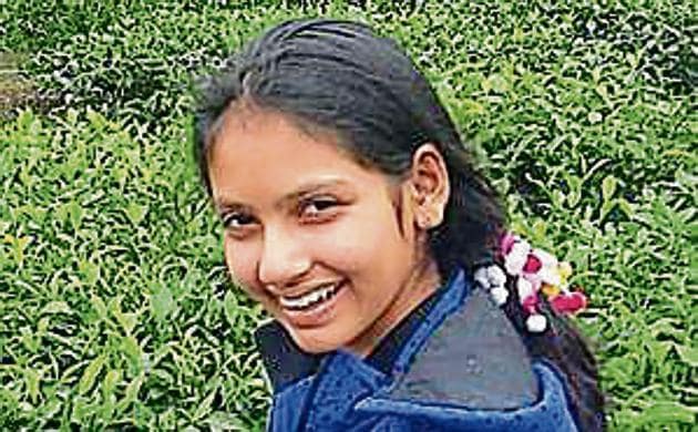 Shrishti Mathur, 16, emerged as the topper in Lucknow with 98.8% marks in CBSE Class 10 examination.(HT Photo)