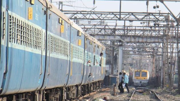 Alert railway staff averted any tragedy, a Central Railway spokesperson said. (HT FIle Photo) Alert railway staff averted any tragedy, a Central Railway spokesperson said. (HT FIle Photo)